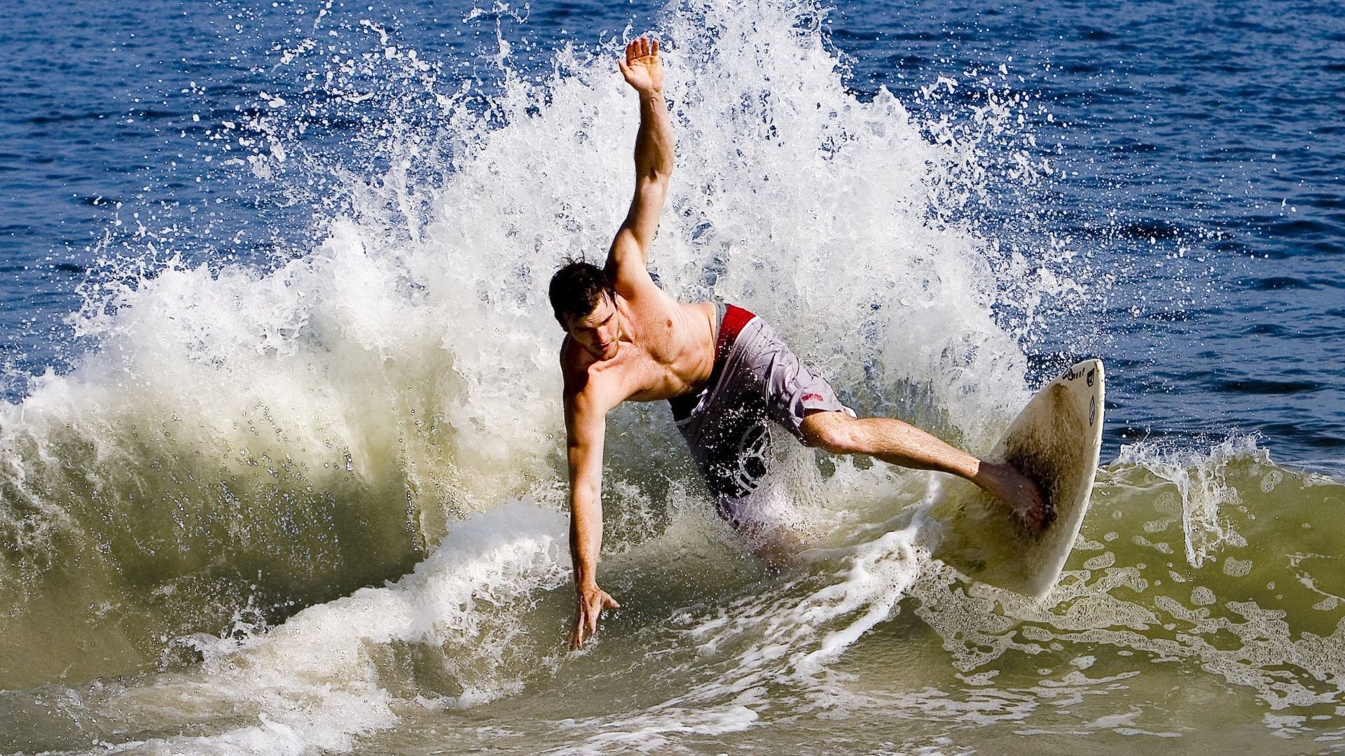 普劳德再次刷新个人蝶泳纪录，普劳德游泳